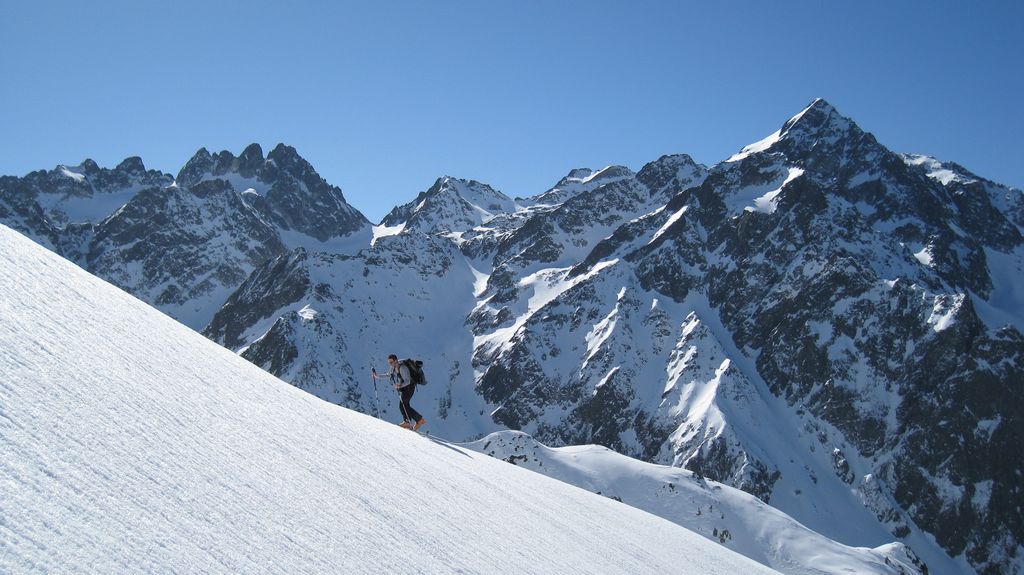 #2 Bertrand : sur fond de rocher Badon et Aiguilles de l Bertrand : sur fond de rocher Badon et Aiguilles de l'Argentiere