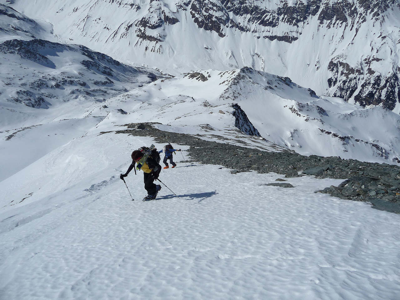 #12 cramponnage : Dans un premier temps, nous longeons l cramponnage : Dans un premier temps, nous longeons l'arête dénneigée.