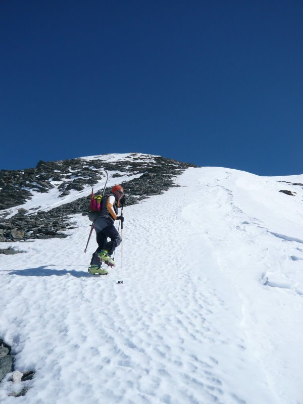 #27 Sous le sommet : Veloski dans la montée de l Sous le sommet : Veloski dans la montée de l'arête W