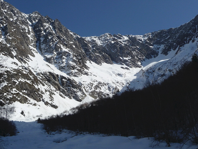 #6 cirque du petit armet : a priori il semble que les couloirs commencent à souffrir de la chaleur cirque du petit armet : a priori il semble que les couloirs commencent à souffrir de la chaleur