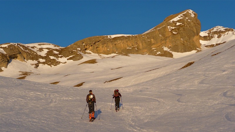 #5 Soleil Boeuf : Début du vallon de Grand Villard, le Pas de la Cloche est derrière le gros "machin" Soleil Boeuf : Début du vallon de Grand Villard, le Pas de la Cloche est derrière le gros "machin"
