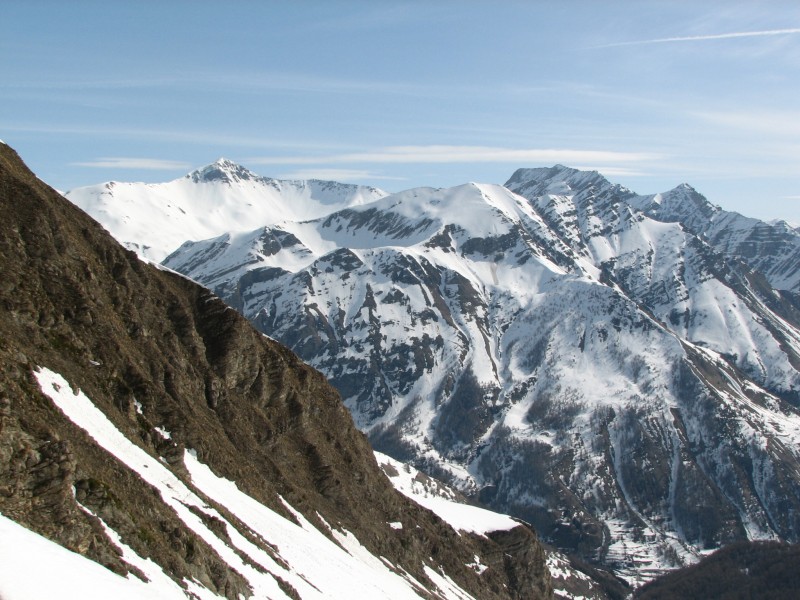 #4 Mourre Froid, Le Piarra. : Sous Le Piarra on distingue une avalanche de fonte. Mourre Froid, Le Piarra. : Sous Le Piarra on distingue une avalanche de fonte.