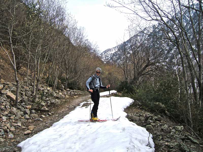#15 AUTARET : Sur la dernière langue de neige 30m au dessus de la voiture où nous avons tenu à faire nos derniers virages. AUTARET : Sur la dernière langue de neige 30m au dessus de la voiture où nous avons tenu à faire nos derniers virages.
