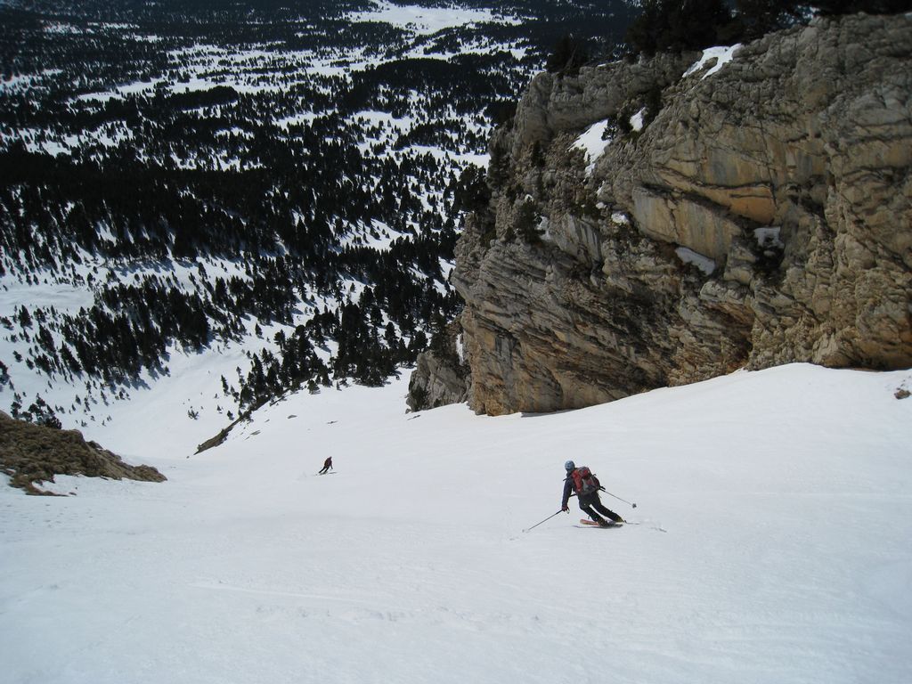 #17 Couloir SW : et encore de la moquette dans ce cadre merveilleux : Yann et Friz lachent les chevaux Couloir SW : et encore de la moquette dans ce cadre merveilleux : Yann et Friz lachent les chevaux