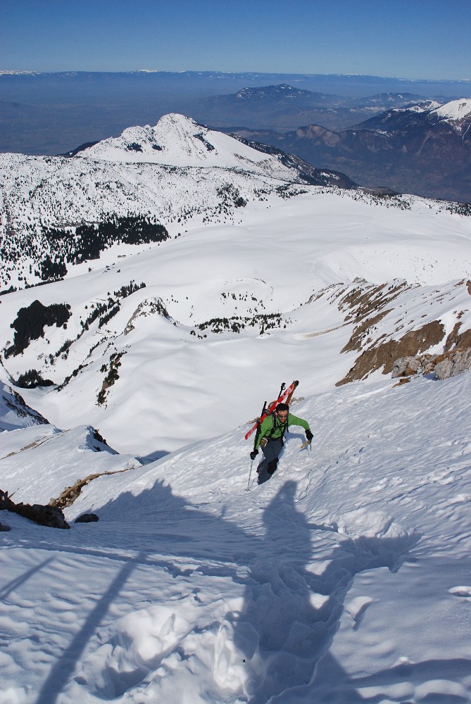 #14 arrivée sur l arrivée sur l'arête finale : Andey derrière.