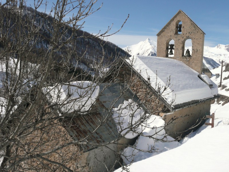 église de Fouillouse : La cloche de droite s'est posée sans dommage