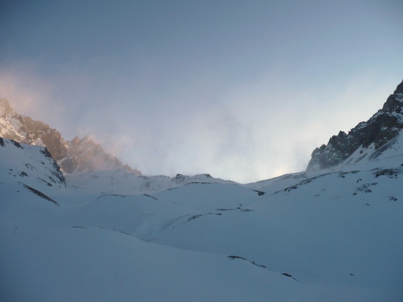 croix Bujon : ca a burlé toute la nuit ou presque et à notre grand étonnement le refuge est toujours à la même place c'est donc par là qu'on ira pas se faire arracher les oreilles!