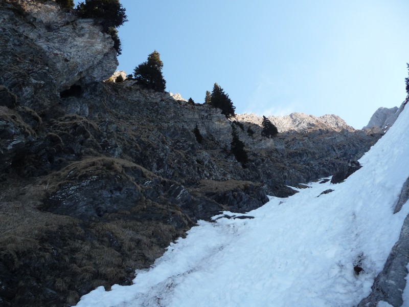 #5 dans le couloir : vue sur le couloir et la falaise à gauche dans le couloir : vue sur le couloir et la falaise à gauche
