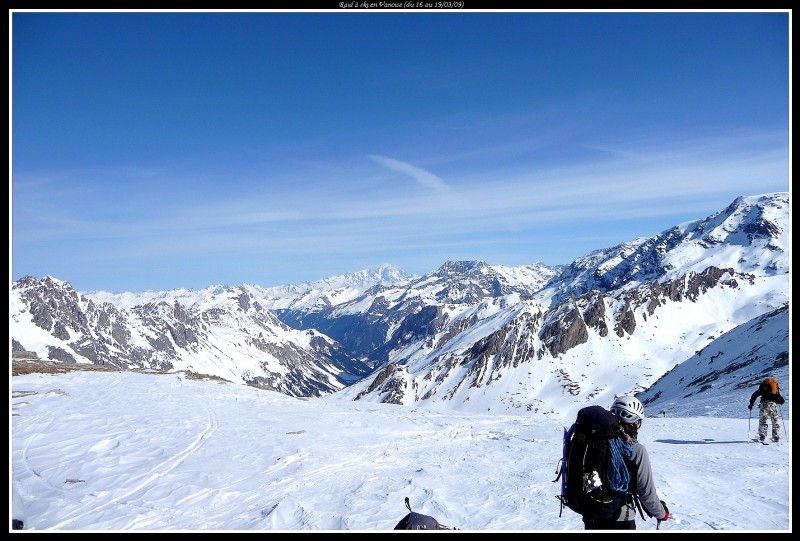 #1 Depuis le Col d Depuis le Col d'Aussois : Vue vers le Nord, avec au loin le Mont Blanc et le Col du génépy (à droite) que nous allons enchainer.