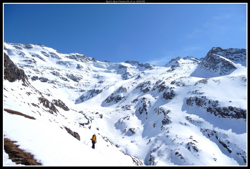 #8 Génépy : Vue sur le Glacier du génépy, la Pointe du génépy et le Col du génépy d Génépy : Vue sur le Glacier du génépy, la Pointe du génépy et le Col du génépy d'ou nous venons sous ce magnifique soleil.