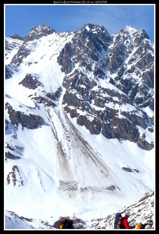 #7 Avalanche : L Avalanche : L'avalanche au dessus du roc de la Pèche très impréssionnante depuis l'Aiguille de Chamrossa.