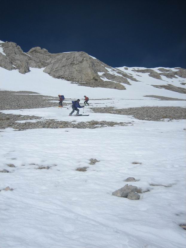 #7 Descente face SE : Fin de la descente en face SE; plus beaucoup de neige par endroit mais ca passe encore bien Descente face SE : Fin de la descente en face SE; plus beaucoup de neige par endroit mais ca passe encore bien