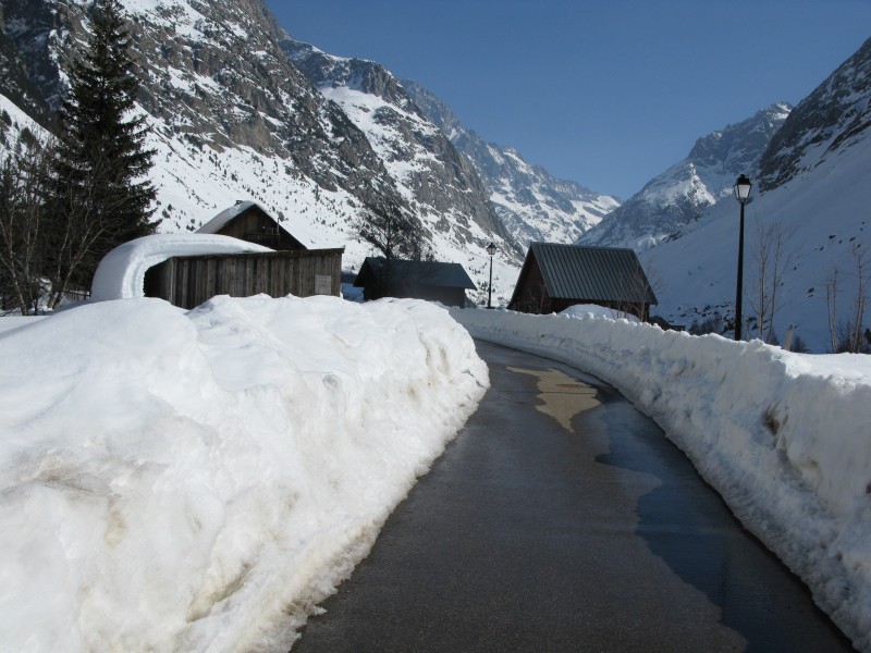 #13 La Bérarde : Remarquez la neige qui a glissé du toit La Bérarde : Remarquez la neige qui a glissé du toit