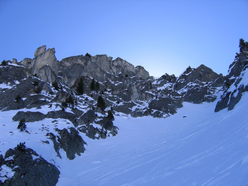 #6 Rochers du clocher des Pères : Sous le sommet, ça se redresse ... un peu Rochers du clocher des Pères : Sous le sommet, ça se redresse ... un peu