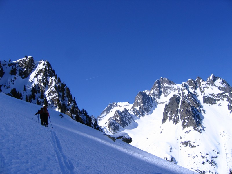 #5 Vallon suspendu : Contraste Nord/Sud sous l Vallon suspendu : Contraste Nord/Sud sous l'oeïl du Pic du Frêne