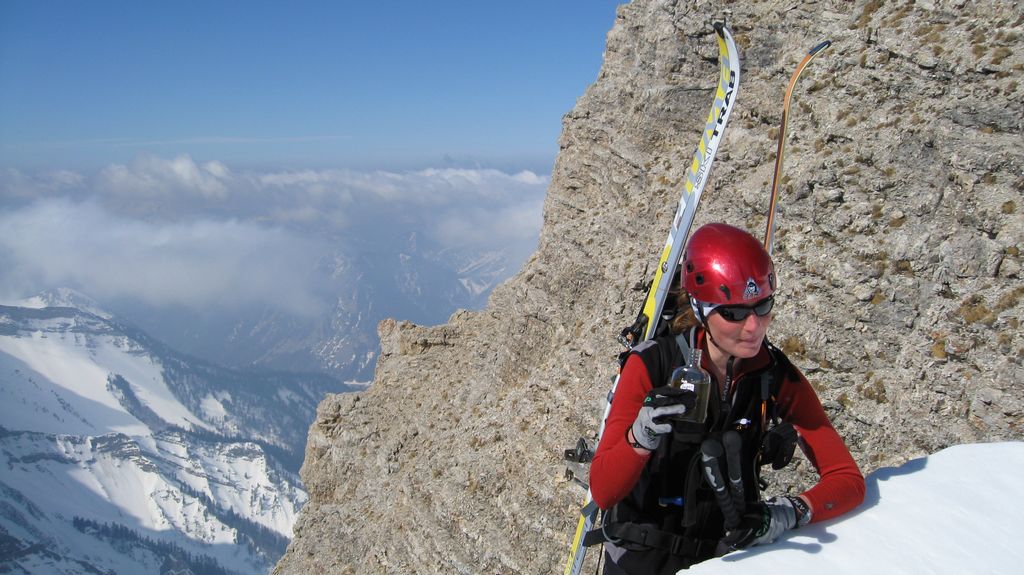 #10 anneCé accoudée au comptoir : hum.... il est bon ce Miniveaulogue au sapin du Vercors anneCé accoudée au comptoir : hum.... il est bon ce Miniveaulogue au sapin du Vercors