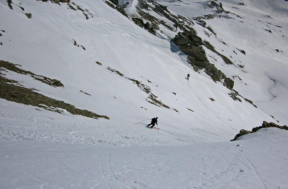 Sancy, sur les traces : Au tour de Sancy d'engager la pente... avec des beaux déclenchements.