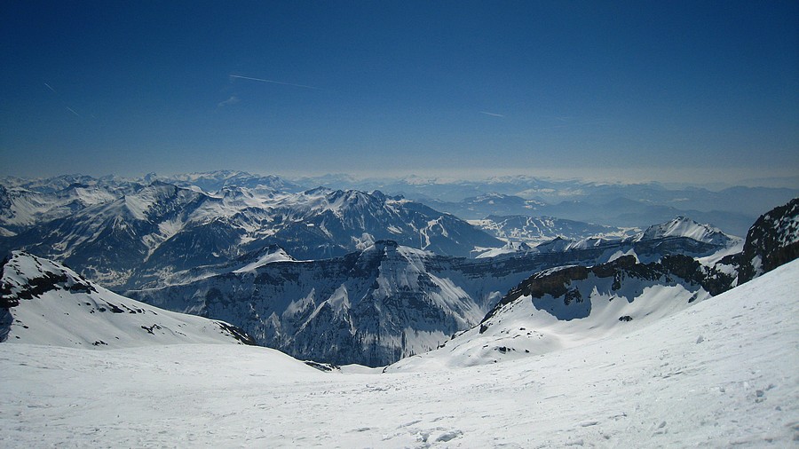#5 Pointe des Moutières : Le panorama versant Sud. Au fond, les sommets de la Rouanne et plein d Pointe des Moutières : Le panorama versant Sud. Au fond, les sommets de la Rouanne et plein d'autres trucs que je connais pas