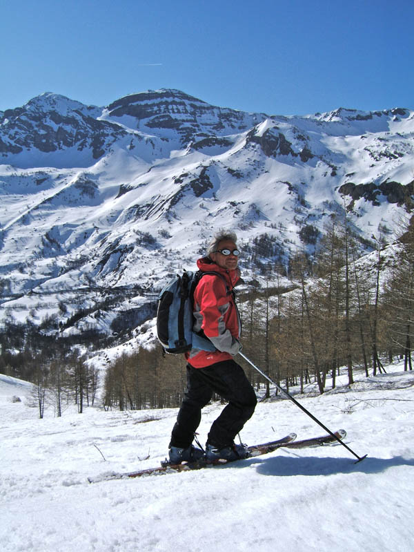 #11 Enfin la neige de printemps pour finir; en toile de fond Tête du Lac et Montagne de l Enfin la neige de printemps pour finir; en toile de fond Tête du Lac et Montagne de l'Avalanche.