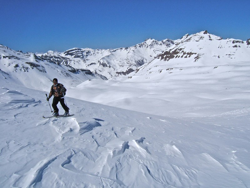 #3 Arrivée de Gilbert à la Baisse de la Boulière avec la Pointe Génépi le Pelat Les Garrets Mte.de l Arrivée de Gilbert à la Baisse de la Boulière avec la Pointe Génépi le Pelat Les Garrets Mte.de l'Avalanche (objectif de demain) en toile de fond.