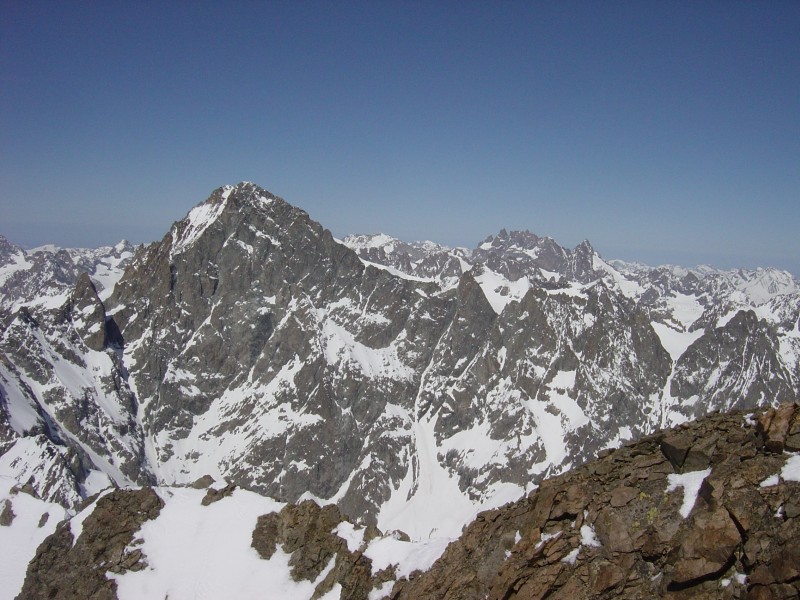 Vue du sommet : La Barre des Ecrins et la Meije, c'est aussi sec qu'au mois d'août