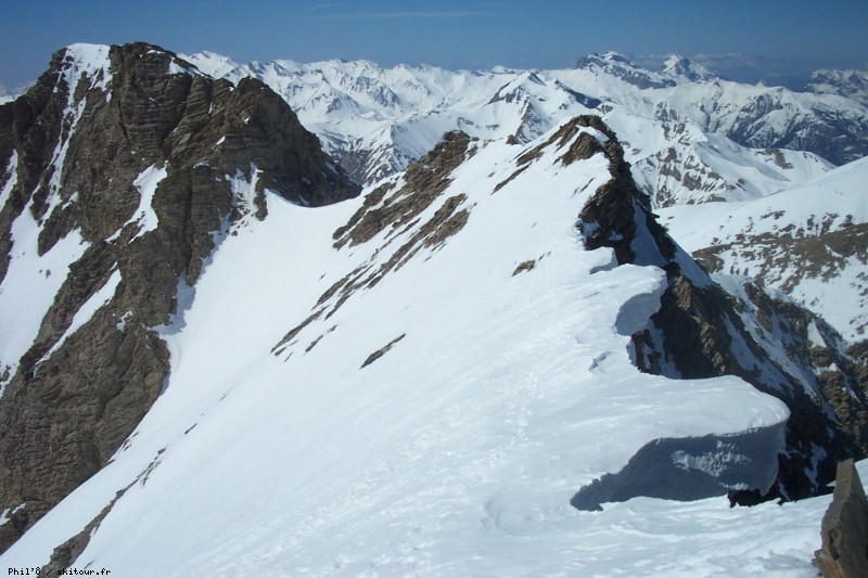 Collet d'arrivée du couloir N : On voit bien le large collet (au fond) d'où sort le couloir Nord.