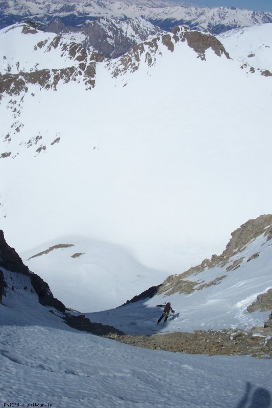 #11 Couloir N : Phil06 s Couloir N : Phil06 s'envoi le couloir, alors que toune et moi montons au sommet