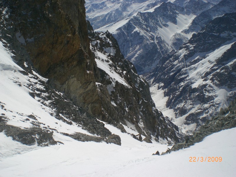 #6 haut du couloir : C haut du couloir : C'est parti pour 1500m de descente pour rejoindre le bas de la Combe du Riou.