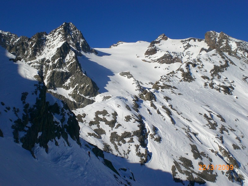 Crête de la montagnole : La crête que l'on va prendre devant le glacier de Séguret Foran (vue depuis le haut du vallon de la Montagnolle)