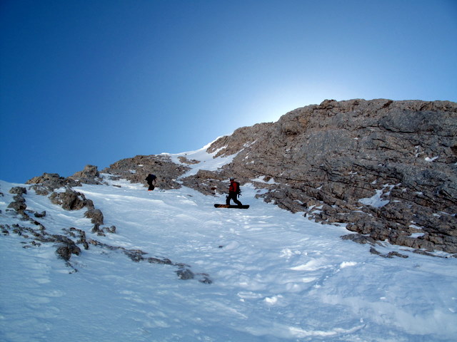 #7 On chausse sous le sommet : Le couloir qui permet une autre sortie On chausse sous le sommet : Le couloir qui permet une autre sortie