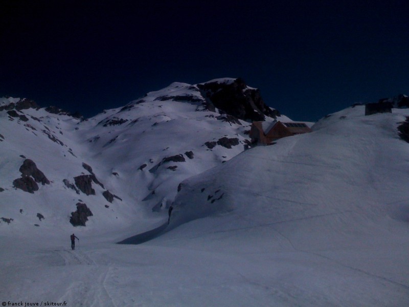 #8 Refuge de Nice : On passe sous le refuge de Nice, tout beau tout neuf Refuge de Nice : On passe sous le refuge de Nice, tout beau tout neuf