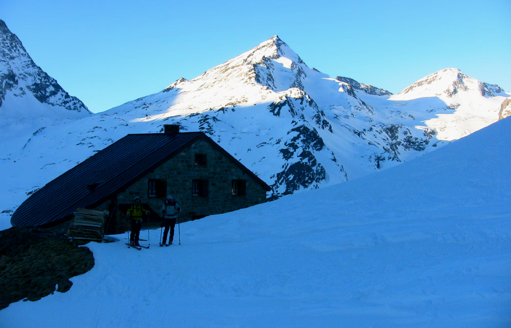 #59 Jour 4- Départ Cabane Chanrion : Jour 4 - Toujours aussi beau et froid avec rafales. Le Mt Avril en A/R plan. Jour 4- Départ Cabane Chanrion : Jour 4 - Toujours aussi beau et froid avec rafales. Le Mt Avril en A/R plan.