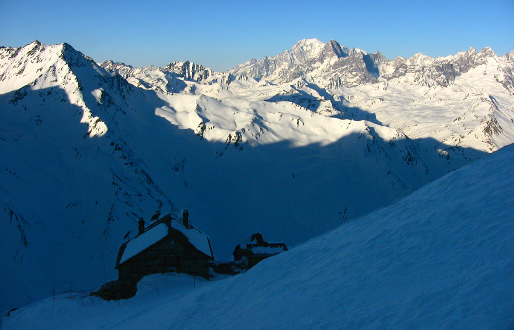 #48 Cab Valsorey et Mt Blanc : Jour 3 - Mt Blanc et arète de Peuterey, Grande Jorasses, Mt Dolent, ... comme si on y était. Cab Valsorey et Mt Blanc : Jour 3 - Mt Blanc et arète de Peuterey, Grande Jorasses, Mt Dolent, ... comme si on y était.