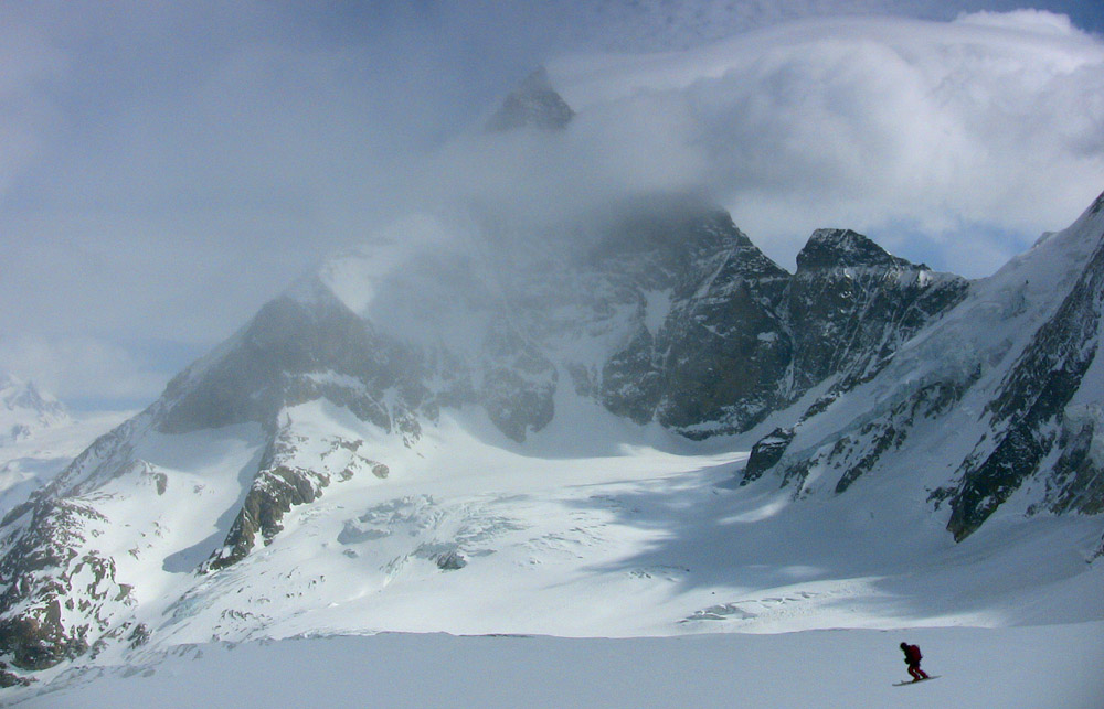 #86 Descente sur Zermatt : Jour 5 - On a de la chance, une éclaircie nous permet de voir le Cervin se dévoiler et de descendre jusqu Descente sur Zermatt : Jour 5 - On a de la chance, une éclaircie nous permet de voir le Cervin se dévoiler et de descendre jusqu'à Zermatt avec un temps correct finalement.