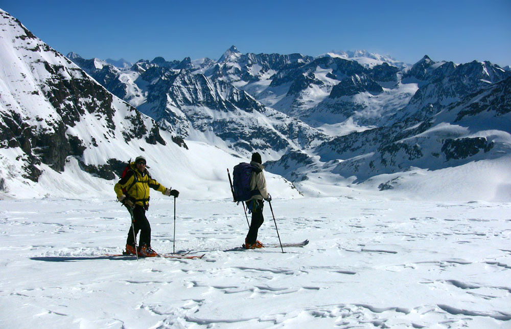 #52 Col du Sonadon - 3526m : Jour 3 - Le Glacier du Mt Durand est à nos pied ave pour toile de fond le Cervin et le Mt Rose. Col du Sonadon - 3526m : Jour 3 - Le Glacier du Mt Durand est à nos pied ave pour toile de fond le Cervin et le Mt Rose.