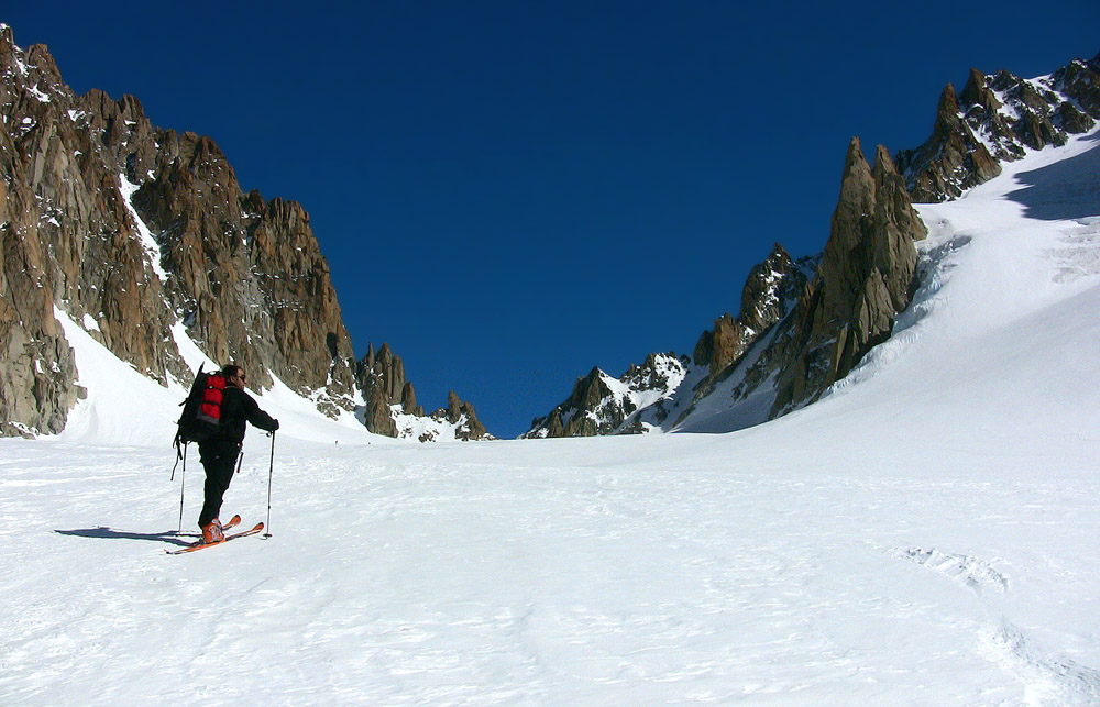 #13 Montée du col du Chardonnet : Dominique en plein effort. Montée du col du Chardonnet : Dominique en plein effort.
