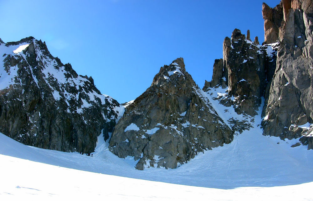 #16 Couloir N du col du Chardonnet : Vu du glacier de Saleina Couloir N du col du Chardonnet : Vu du glacier de Saleina