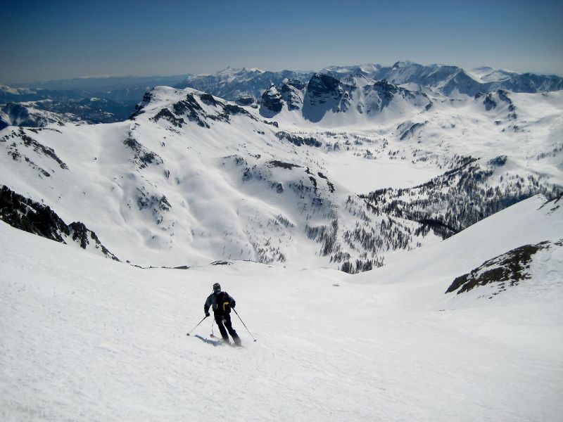 J1 :Lac d'Allos : Descente en moquette du Pellat avec vue sur le lac d'Allos