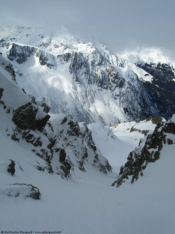 #1 Le haut du couloir : Raide mais pas trop expo. Bonne accroche avec fine croute. Le haut du couloir : Raide mais pas trop expo. Bonne accroche avec fine croute.