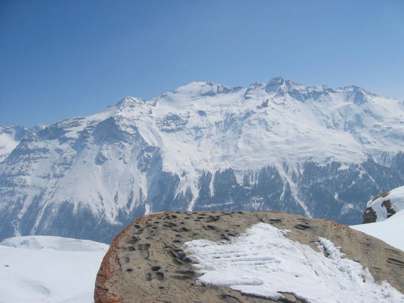 Un peu de culture : La Pierre aux Pieds face à la pointe de Ronce