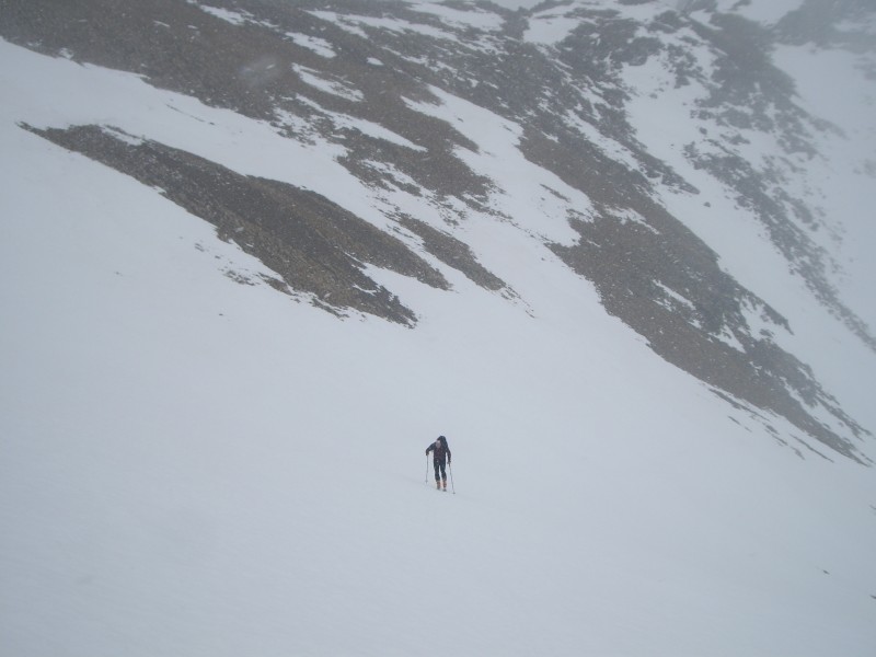#2 Tossa del cap de siscaro : Marc rejoint l Tossa del cap de siscaro : Marc rejoint l'arête , la visibilité se gâte