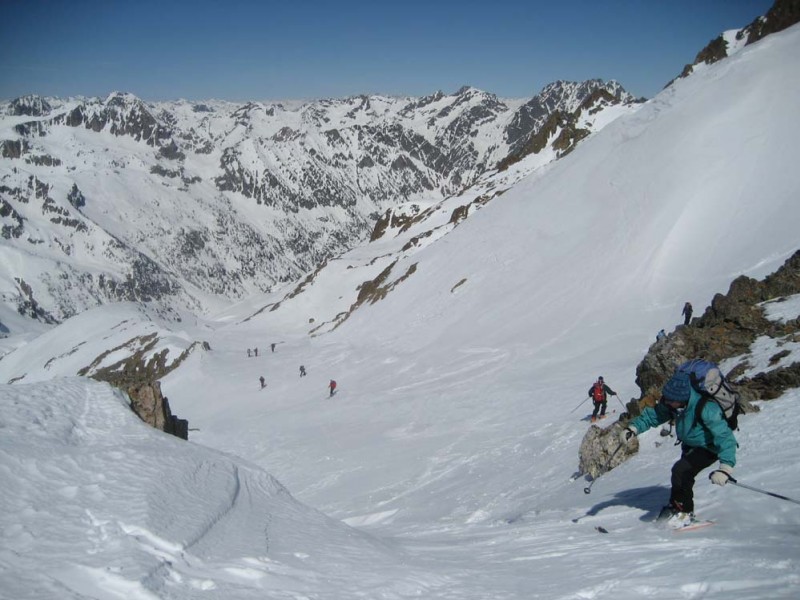 #11 balma Ghilie : descente versant italien de la cime Guilié vers le refuge Regina Elena balma Ghilie : descente versant italien de la cime Guilié vers le refuge Regina Elena