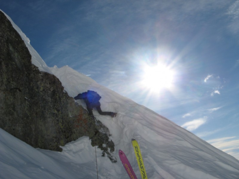 #2 Cime des gaisses : Ressaut rocheux avant de descendre le couloir nord Cime des gaisses : Ressaut rocheux avant de descendre le couloir nord