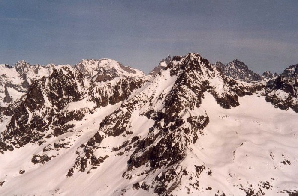 #11 Tête des Fétoules : La Tête des fétoules qui domine le refuge de la Lavey vu du sommet Tête des Fétoules : La Tête des fétoules qui domine le refuge de la Lavey vu du sommet