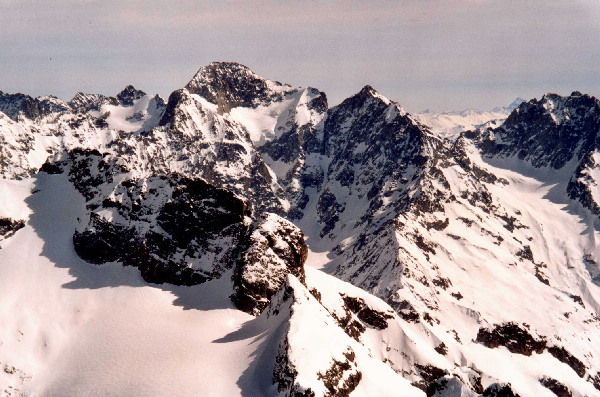#6 Pointe de l Pointe de l'Etret : Pointe de l'Etret et pointe du Vallon des Etages qui constituent le fond du cirque de la Lavey bien connu des familiers de la vallée du Vénéon