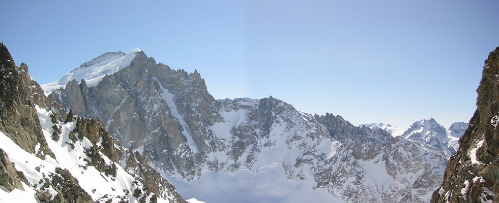#1 La face Est des Ecrins. : Vue vers le sud depuis la brêche. La face Est des Ecrins. : Vue vers le sud depuis la brêche.