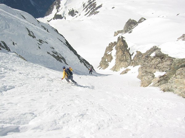 #5 Couloir en Banane : Les 2 Etiennes dans le couloir en Banane sous la pointe du Creux Noir.. Couloir en Banane : Les 2 Etiennes dans le couloir en Banane sous la pointe du Creux Noir..