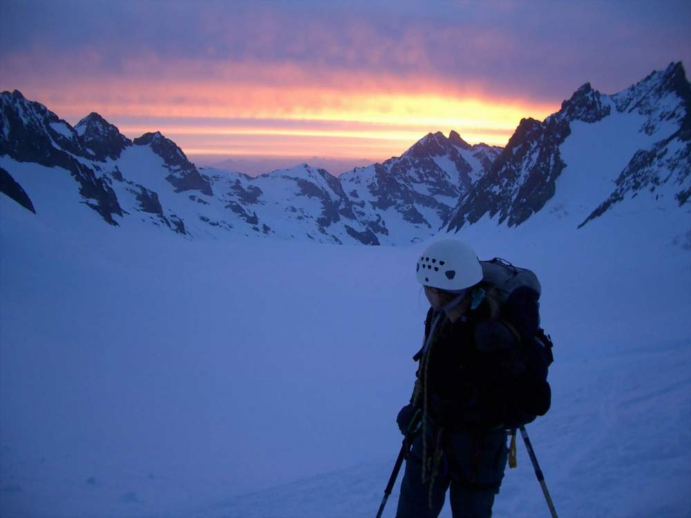 #2 Le jour se lève... : Superbe levé de soleil au dessus de la Montagne des Agenaux. Le jour se lève... : Superbe levé de soleil au dessus de la Montagne des Agenaux.