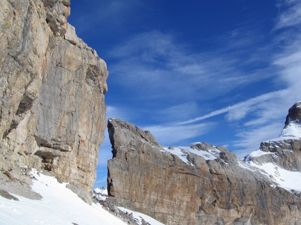 Brêche de Roland : Grosse ambiance sous les murailles de la brêche, avant de retrouver de la bonne neige estampillée bien française.