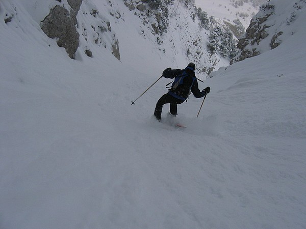 #4 Franck en action : Dans le couloir Est du Poyez sous l Franck en action : Dans le couloir Est du Poyez sous l'étroiture c'est du tout bon
